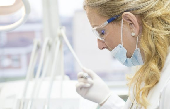 Skaling w gabinecie stomatologicznym. Wskazania, przebieg i przeciwwskazania do zabiegu