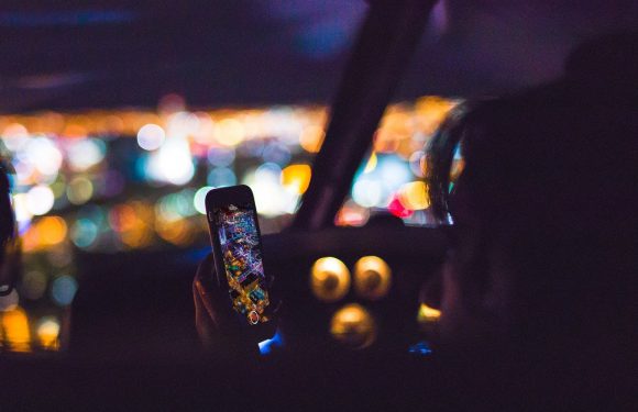 Bezpieczne używanie telefonu w czasie jazdy samochodem