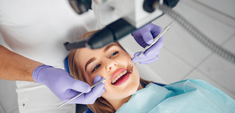 Na czym polega borowanie zębów?