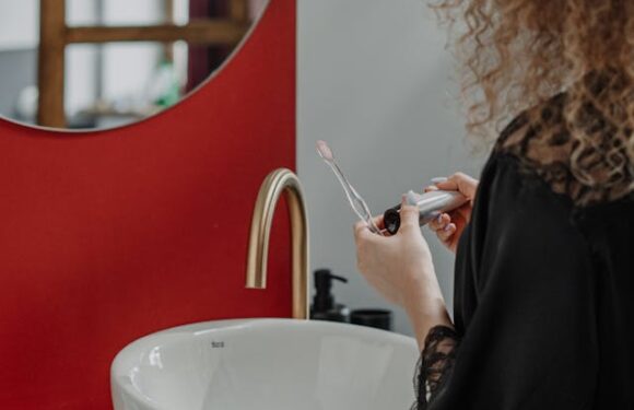 Objawy i pierwsze oznaki chorób przyzębia: jak rozpoznać problemy z dziąsłami?