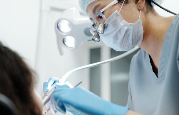 Komu zaleca się leczenie zębów pod narkozą?