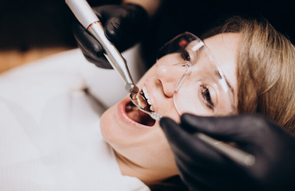 Jaki materiał wykorzystuje się do bondingu zębów?