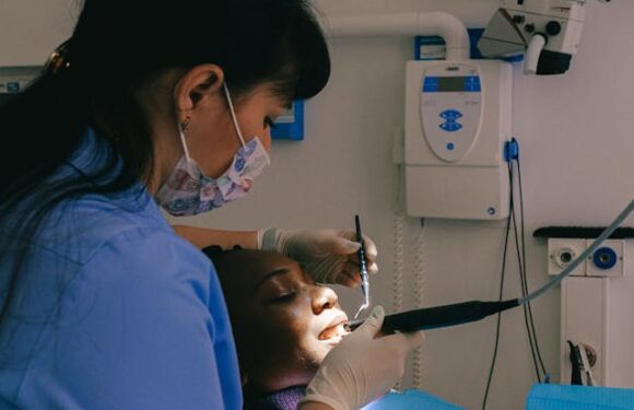 Profesjonalne zabiegi stomatologiczne na nadwrażliwość zębów