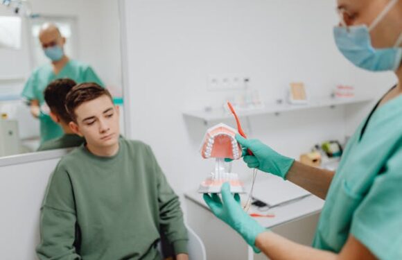 Podcięcie wędzidełka języka – czy to bolesny zabieg?