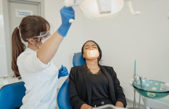 Czy wybielanie nakładkowe po zdjęciu aparatu jest skuteczne?