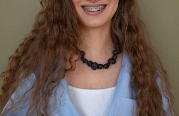 Czy aparat na zęby wpływa na zmianę rysów twarzy?