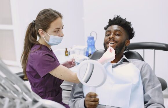 Próchnica między zębami – jak leczyć?