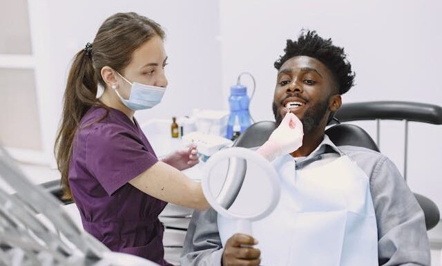 Próchnica między zębami – jak leczyć?