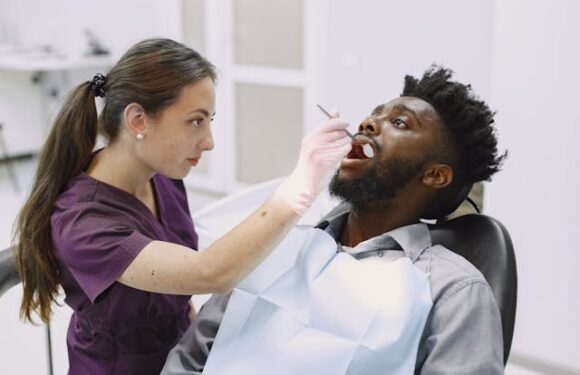 Jak wygląda leczenie odsłoniętych szyjek zębowych u dentysty?