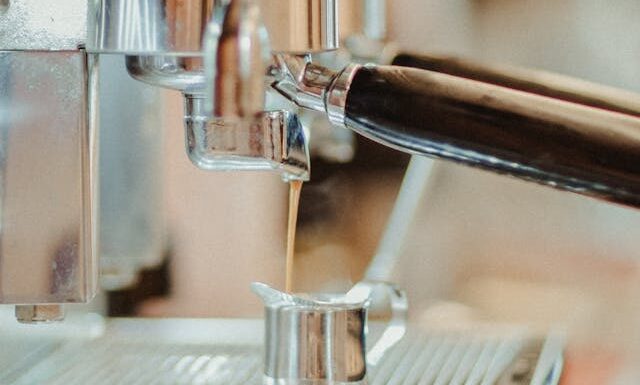 Dlaczego włoski ekspres do kawy restauracyjny to symbol jakości?
