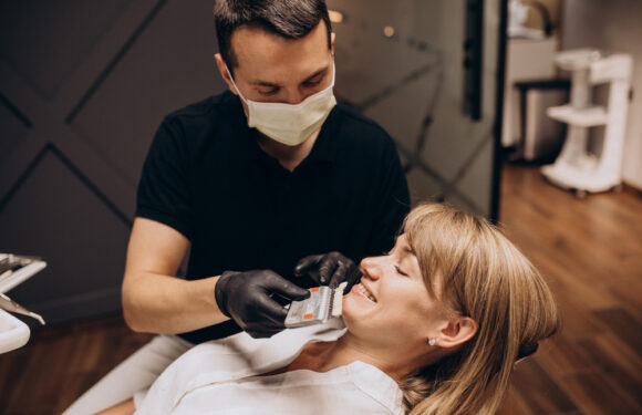 Jak wygląda dopasowanie protezy zębowej?