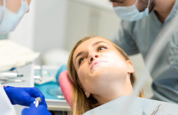 Zabiegi stomatologiczne wspomagające odbudowę szkliwa