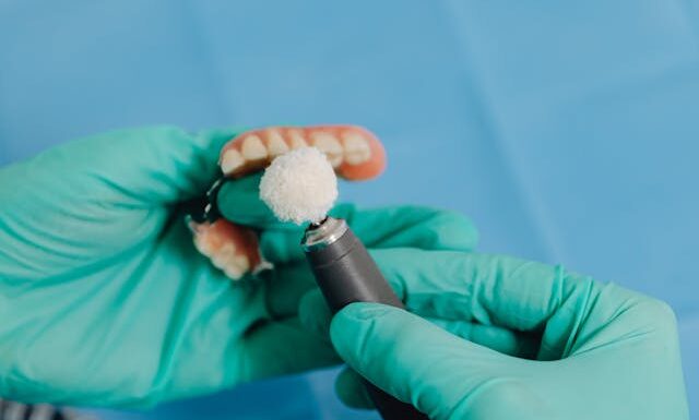 Protetyk stomatologiczny – jakie problemy rozwiązuje?