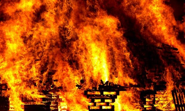 Jak często należy serwisować systemy zabezpieczeń przeciwpożarowych?