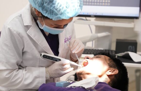 Kiedy konieczna jest wizyta u chirurga stomatologicznego?