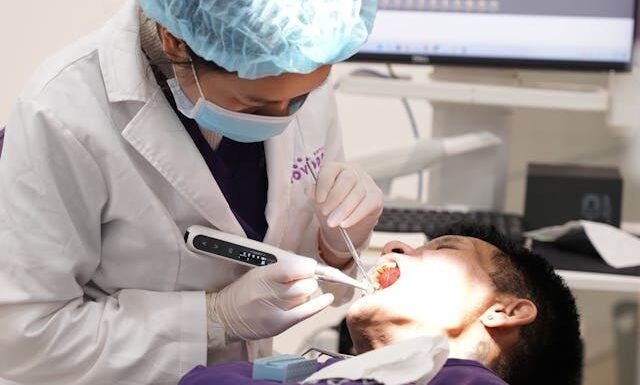 Kiedy konieczna jest wizyta u chirurga stomatologicznego?