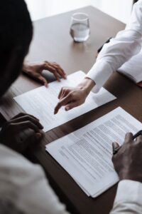 Jak windykować należność, gdy dłużnik zapłacił tylko część faktury?